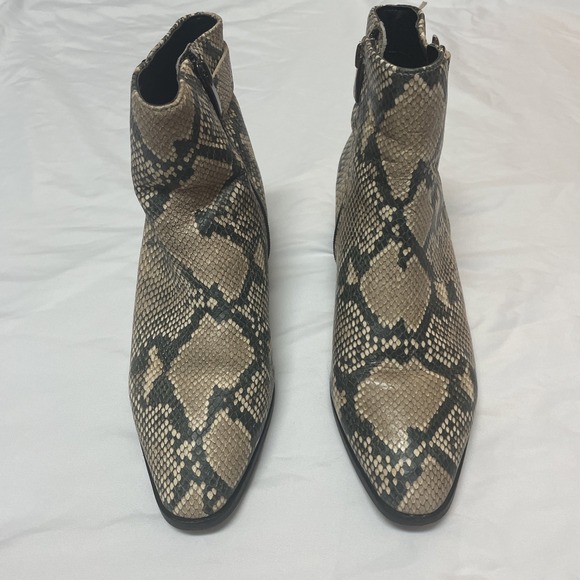 Steve Madden Snake Print Ankle Boots with Side Zipper Sz 9 - Picture 1 of 7